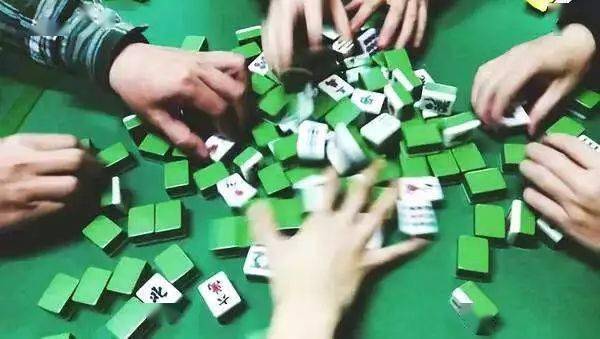 给大家科普一下！欢乐情怀麻将其实是有挂的(怎么一直输)