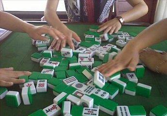 打麻将遇到开挂的怎么办（打麻将开挂犯法吗）