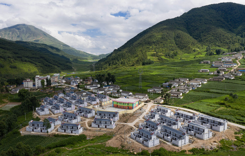 四川凉山挂壁路（大凉山挂壁村）