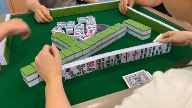 一分钟了解！红中麻将十打九赢的打法(其实真的确实有挂)