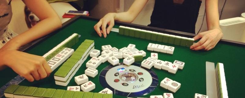网络麻将开挂违法吗（麻将开挂犯法吗）