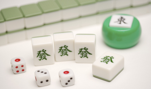 打麻将时挂什么招财（打麻将挂什么招财物）