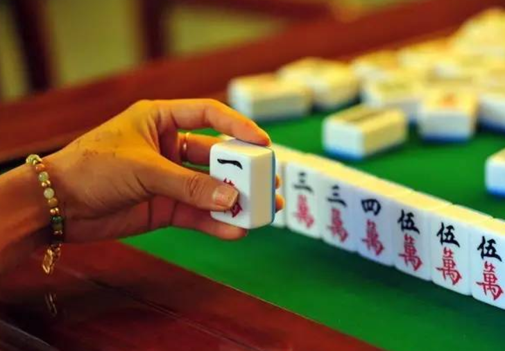 打麻将时挂什么招财（打麻将挂什么招财物）