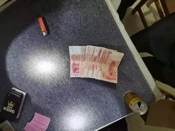 「热点资讯」普通扑克牌怎么认扑克牌背面点数—详细解说+新浪科技