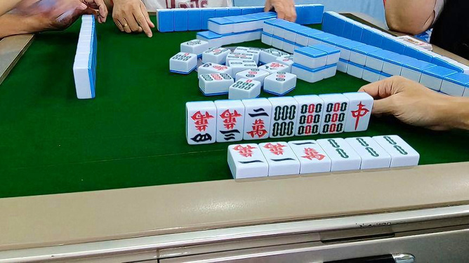 没有挂的麻将叫什么牌（麻将中没有图案的牌叫什么）