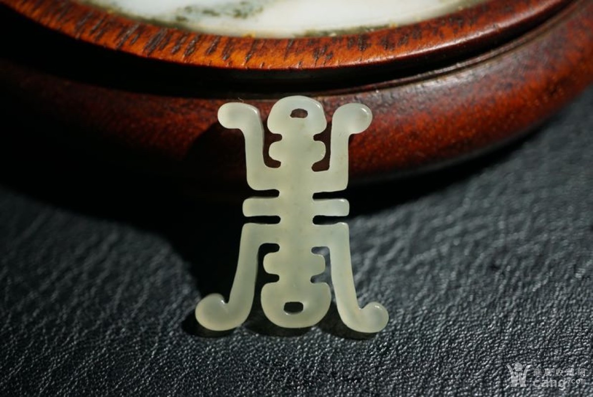 玉雕的寿字牌怎么挂的（玉石雕刻寿字）