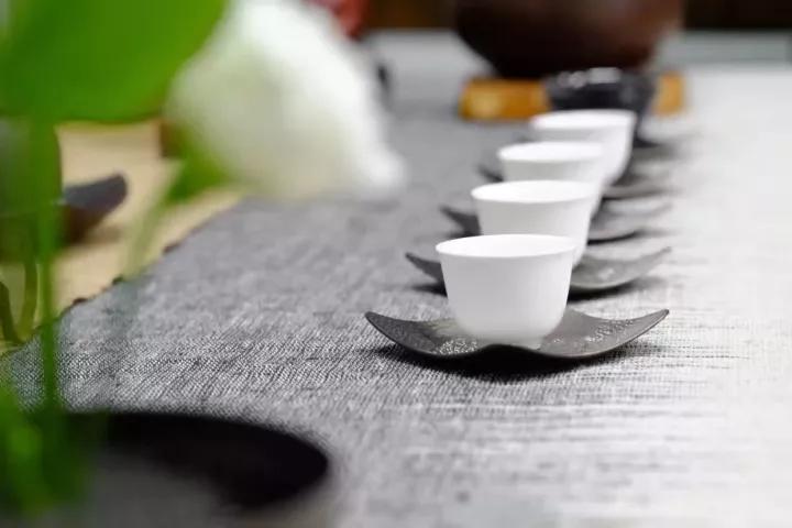 教程辅助“如何提前知道庄家的杯碗里面的色子_《爱问知识人 使用说明》