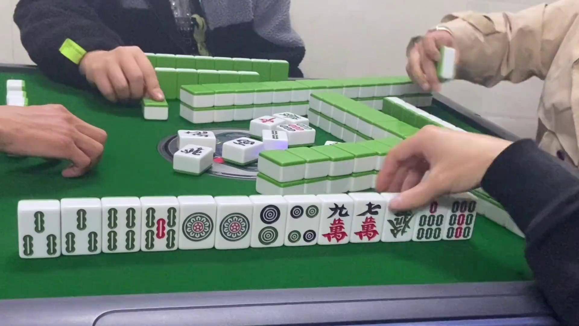 挂金钩麻将（打麻将挂金钩是什么意思啊）