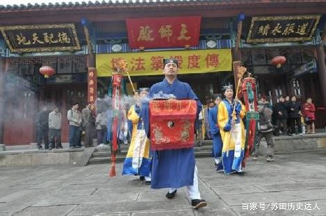 龙虎山道士挂饰图片大全（龙虎山道观厉害的道士）